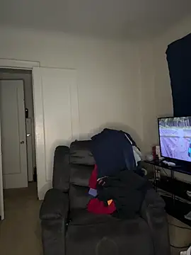 Snapshot of KingKevo27 chatting on December 17, 10:38 pm KingKevo27 online show from December 17, 10:38 pm