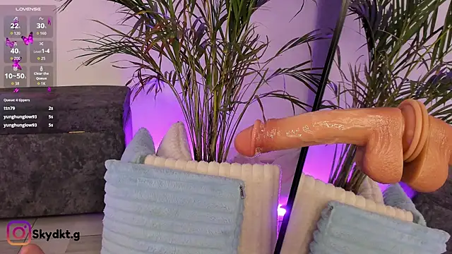 Snapshot of Sky_Dark7 chatting on September 20, 1:39 am Sky Dark7 online show from September 20, 1:39 am