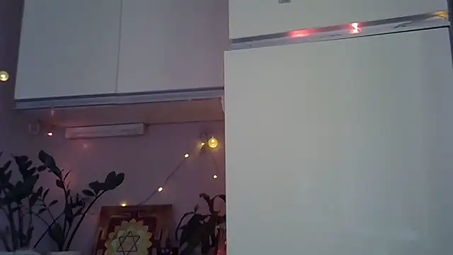 Snapshot of Krystal_82 chatting on October 28, 7:34 am Krystal 82 online show from October 28, 7:34 am