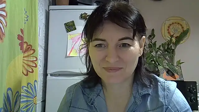 Snapshot of Krystal_82 chatting on November 16, 7:41 pm Krystal 82 online show from November 16, 7:41 pm