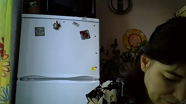 Snapshot of Krystal_82 chatting on November 19, 8:47 am Krystal 82 online show from November 19, 8:47 am