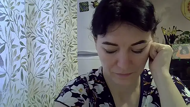 Snapshot of Krystal_82 chatting on December 1, 8:08 am Krystal 82 online show from December 1, 8:08 am