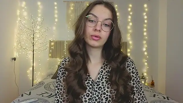 Real cutie1 online show from December 17, 1:28 pm