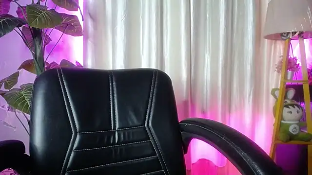 Snapshot of kiara_1122 chatting on July 18, 2:27 am kiara 1122 online show from July 18, 2:27 am