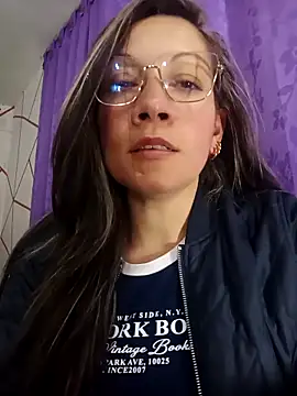 Snapshot of Chriss_girl_of_imaginatio chatting on December 2, 11:11 pm Chriss girl of imaginatio online show from December 2, 11:11 pm