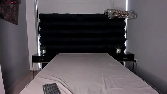 Snapshot of rubyrouge__ chatting on December 4, 7:33 pm rubyrouge online show from December 4, 7:33 pm