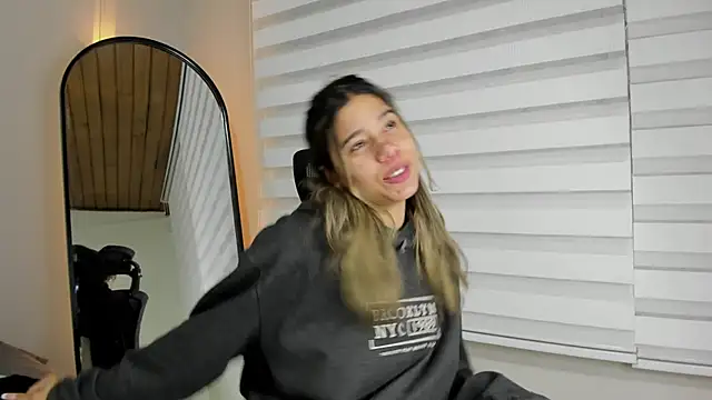 Snapshot of Rachell_criss chatting on September 23, 3:53 am Rachell criss online show from September 23, 3:53 am