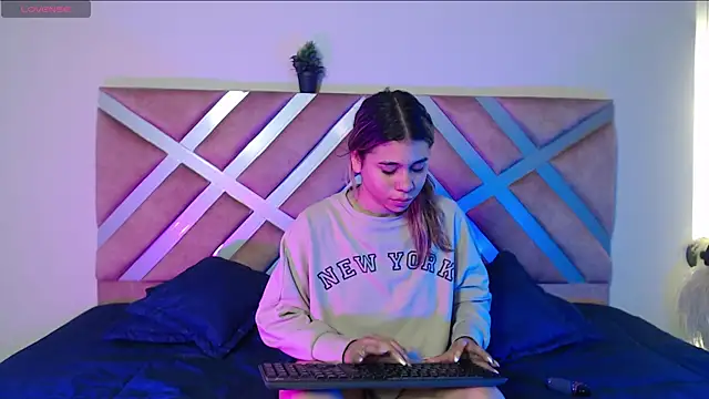 Snapshot of Rachell_criss chatting on September 26, 3:43 am Rachell criss online show from September 26, 3:43 am