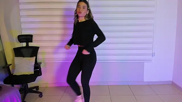 Snapshot of Rachell_criss chatting on September 30, 4:17 am Rachell criss online show from September 30, 4:17 am