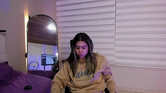 Snapshot of Rachell_criss chatting on October 4, 4:10 am Rachell criss online show from October 4, 4:10 am