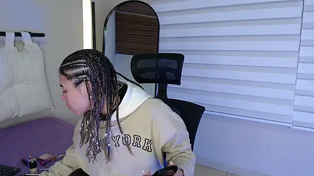 Snapshot of Rachell_criss chatting on October 8, 6:44 am Rachell criss online show from October 8, 6:44 am