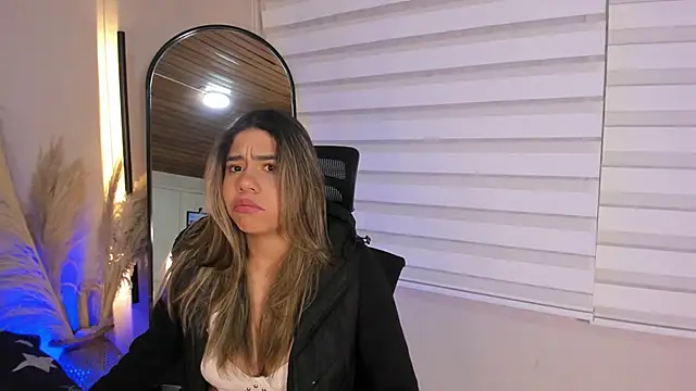 Snapshot of Rachell_criss chatting on October 25, 3:58 am Rachell criss online show from October 25, 3:58 am