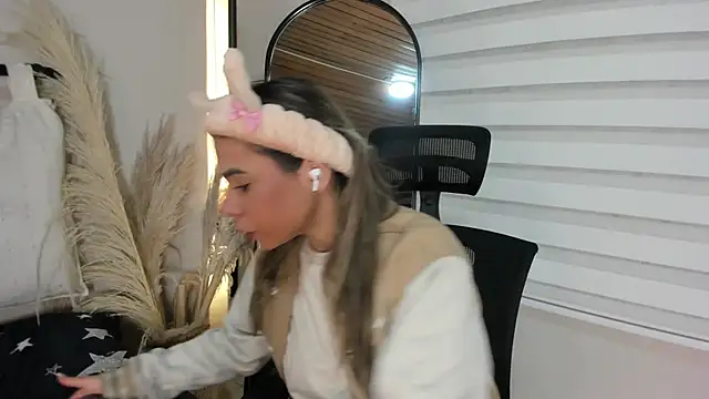 Snapshot of Rachell_criss chatting on October 26, 3:45 am Rachell criss online show from October 26, 3:45 am