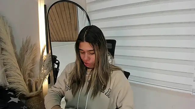 Snapshot of Rachell_criss chatting on October 28, 4:05 am Rachell criss online show from October 28, 4:05 am