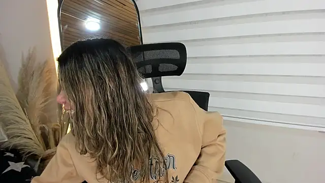 Snapshot of Rachell_criss chatting on October 30, 4:25 am Rachell criss online show from October 30, 4:25 am