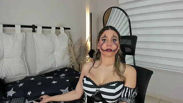 Snapshot of Rachell_criss chatting on October 31, 5:30 am Rachell criss online show from October 31, 5:30 am