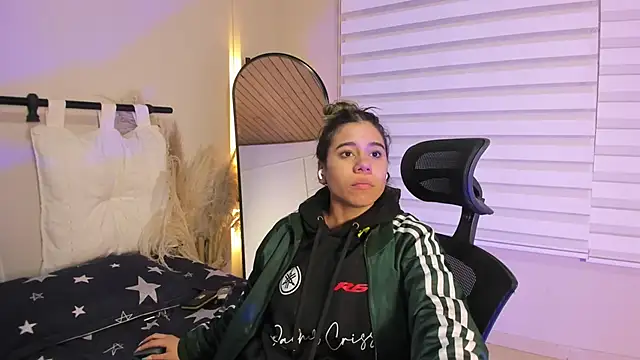 Snapshot of Rachell_criss chatting on November 8, 3:50 am Rachell criss online show from November 8, 3:50 am