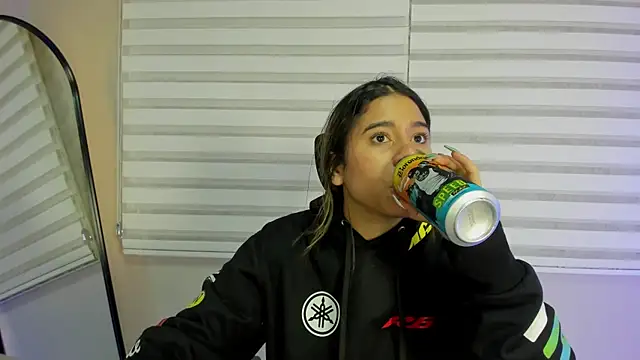 Snapshot of Rachell_criss chatting on November 15, 3:59 am Rachell criss online show from November 15, 3:59 am