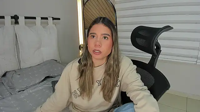 Snapshot of Rachell_criss chatting on November 28, 4:04 am Rachell criss online show from November 28, 4:04 am