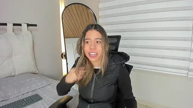 Snapshot of Rachell_criss chatting on November 29, 3:53 am Rachell criss online show from November 29, 3:53 am