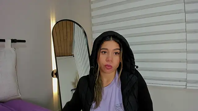 Snapshot of Rachell_criss chatting on December 4, 4:33 am Rachell criss online show from December 4, 4:33 am