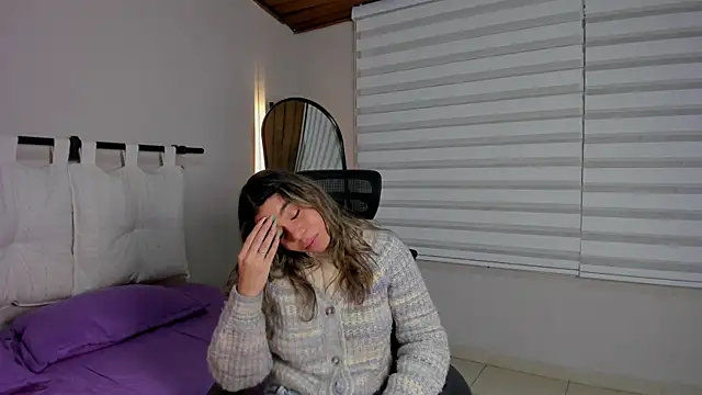 Snapshot of Rachell_criss chatting on December 5, 3:48 am Rachell criss online show from December 5, 3:48 am