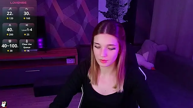 Sandy Belle online show from September 24, 8:01 pm