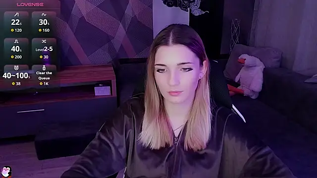 Sandy Belle online show from November 12, 7:35 pm