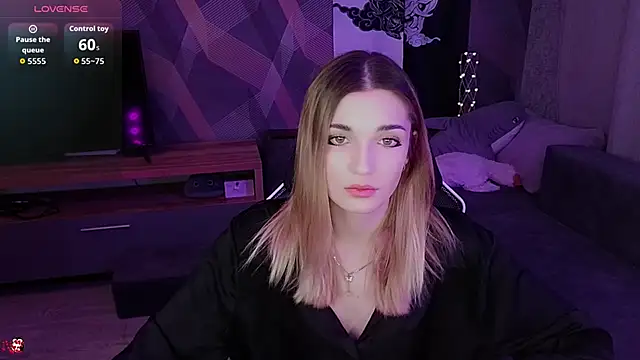 Sandy Belle online show from December 2, 11:45 pm