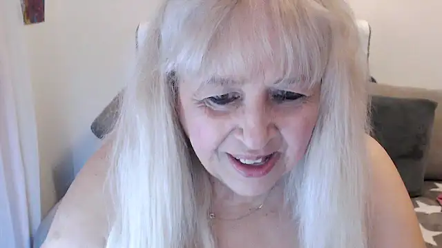 Snapshot of SusiLifeXXX chatting on September 10, 7:25 pm SusiLifeXXX online show from September 10, 7:25 pm