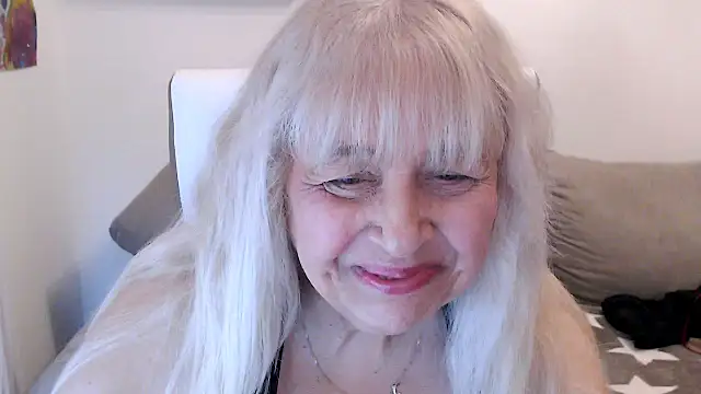 Snapshot of SusiLifeXXX chatting on September 18, 7:27 pm SusiLifeXXX online show from September 18, 7:27 pm