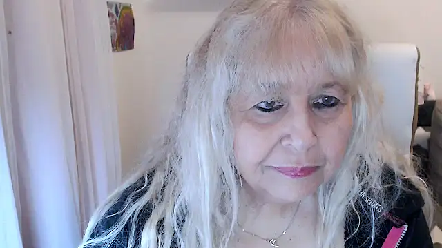 Snapshot of SusiLifeXXX chatting on October 6, 6:49 pm SusiLifeXXX online show from October 6, 6:49 pm