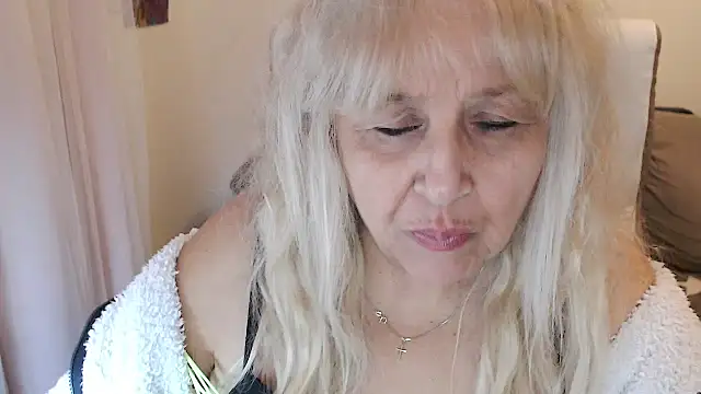 Snapshot of SusiLifeXXX chatting on October 8, 7:00 pm SusiLifeXXX online show from October 8, 7:00 pm