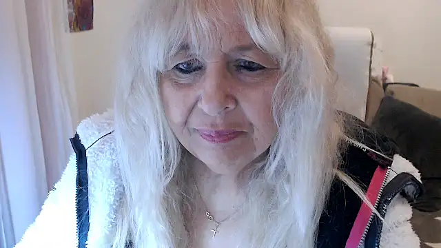 Snapshot of SusiLifeXXX chatting on October 14, 6:31 pm SusiLifeXXX online show from October 14, 6:31 pm