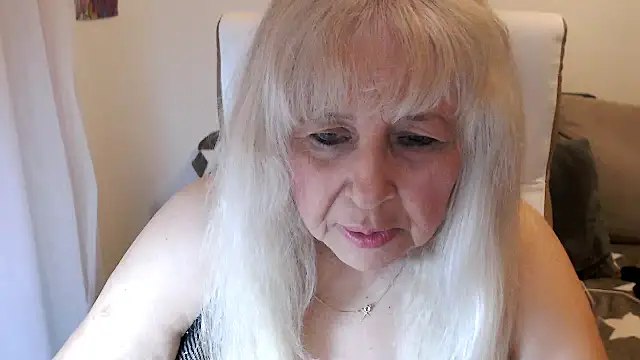 Snapshot of SusiLifeXXX chatting on October 18, 5:57 pm SusiLifeXXX online show from October 18, 5:57 pm