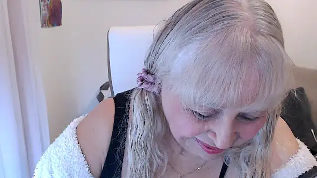 Snapshot of SusiLifeXXX chatting on October 22, 6:51 pm SusiLifeXXX online show from October 22, 6:51 pm