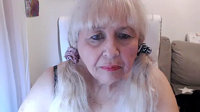 Snapshot of SusiLifeXXX chatting on October 25, 8:25 pm SusiLifeXXX online show from October 25, 8:25 pm