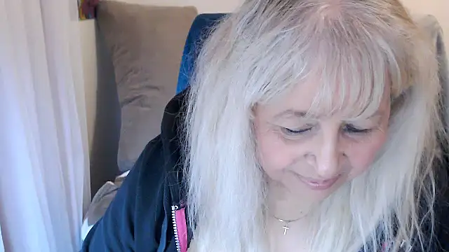 Snapshot of SusiLifeXXX chatting on November 5, 8:20 pm SusiLifeXXX online show from November 5, 8:20 pm