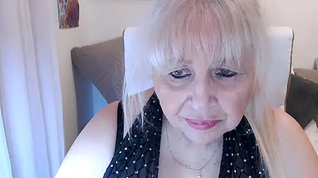 Snapshot of SusiLifeXXX chatting on November 20, 8:19 pm SusiLifeXXX online show from November 20, 8:19 pm