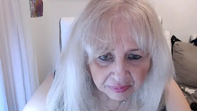 Snapshot of SusiLifeXXX chatting on December 13, 8:14 pm SusiLifeXXX online show from December 13, 8:14 pm