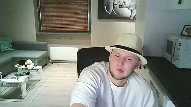 Snapshot of Dartanjanas13 chatting on October 31, 8:10 pm Dartanjanas13 online show from October 31, 8:10 pm