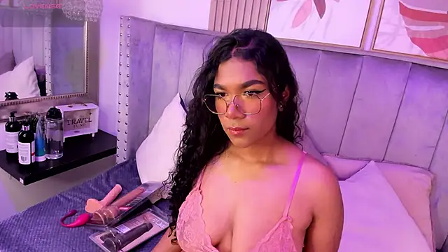 Snapshot of Seshat_Hitt chatting on October 17, 3:20 am Seshat Hitt online show from October 17, 3:20 am