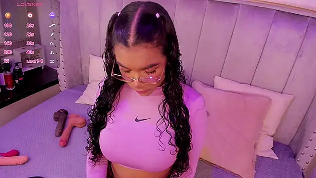 Snapshot of Seshat_Hitt chatting on November 6, 3:29 am Seshat Hitt online show from November 6, 3:29 am