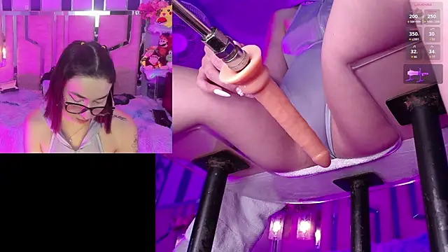 Snapshot of NicoleFerrel chatting on April 26, 2:48 pm NicoleFerrel online show from April 26, 2:48 pm