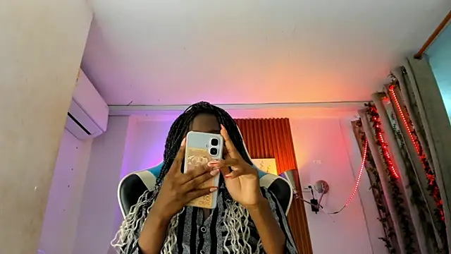 Snapshot of Evaa_18 chatting on November 25, 7:25 pm Evaa 18 online show from November 25, 7:25 pm