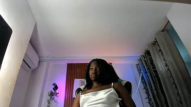 Snapshot of Evaa_18 chatting on December 3, 6:17 pm Evaa 18 online show from December 3, 6:17 pm