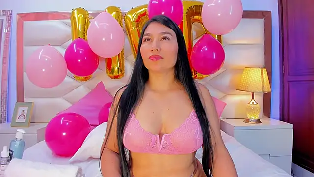 Snapshot of KarinaGomezxxx chatting on October 8, 2:14 pm KarinaGomezxxx online show from October 8, 2:14 pm