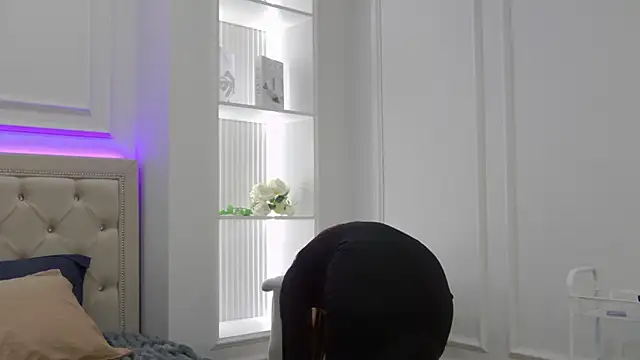 ZoeyNeal online show from March 7, 2:47 pm