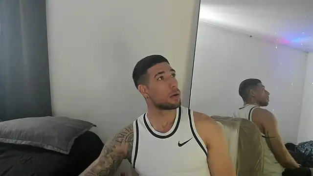 ThiagoLugo online show from April 1, 4:04 pm