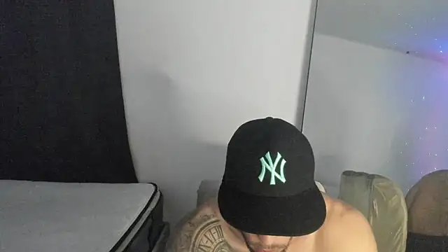 ThiagoLugo online show from April 5, 2:53 am